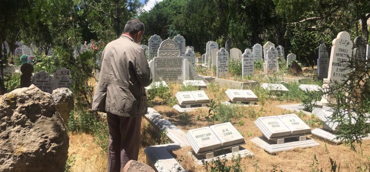 Konya’daki mezarlıklarda bayram öncesi yoğunluk yaşandı
