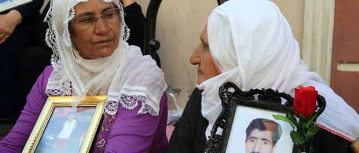 Oturma eylemi yapan Diyarbakırlı anneye tehdit