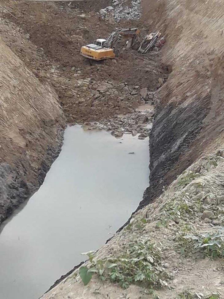 Baraj inşaatında toprak kayması:  1 ölü