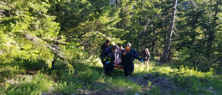 Feci kaza! Kamyonet uçuruma yuvarlandı: 1 ölü, 2 yaralı