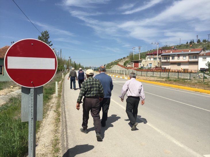 Konya'da 150 metre ileriye yapılan döner kavşak mahallelinin yolunu 40 kat uzattı