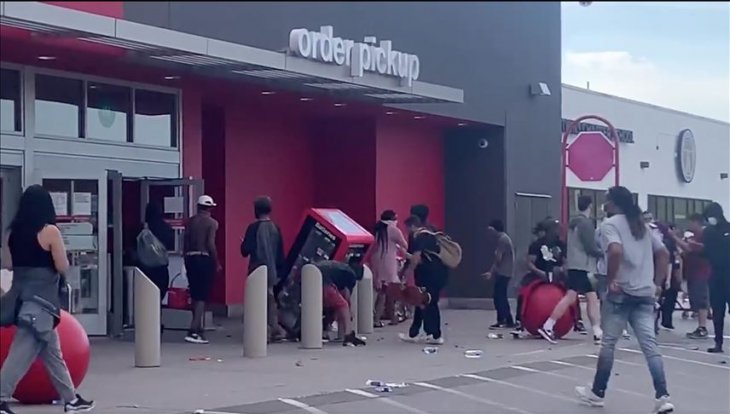 US: George Floyd protests marred by lootings, fire