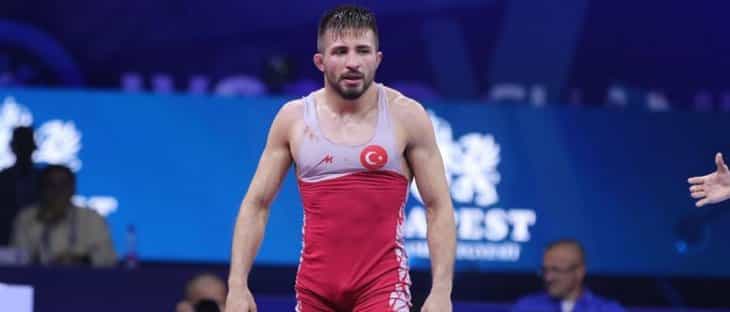Süleyman Atlı Dünya Güreş Şampiyonası'nda gümüş madalya kazandı