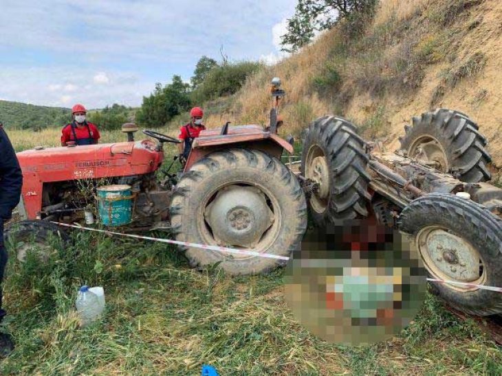 Traktör devrildi, 15 yaşındaki sürücünün 4 yaşındaki kardeşi öldü, diğeri ağır yaralı
