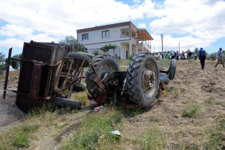 Yine traktör kazası, yine acı haber! Devrilen traktörün sürücüsü öldü