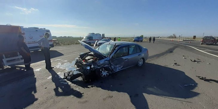 Konya’da iki otomobil çarpıştı, 6 kişi yaralandı