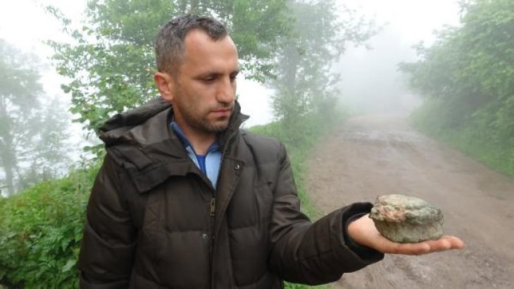 Karadeniz'de ilginç taş bulan 'gök taşı' diye uzmanına koşuyor