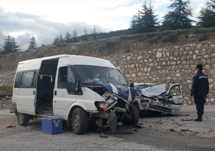 Feci kaza! Anne ile 4 aylık bebeği yaşamını yitirdi, 8 kişi yaralandı