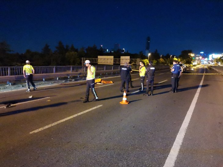 Bariyerlere çarpan motosikletin sürücüsü hayatını kaybetti