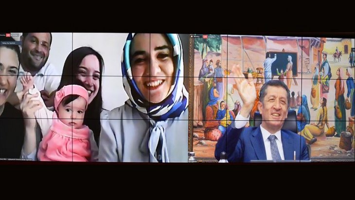 Bakan Selçuk: Uzaktan eğitim sistemin parçası olacak