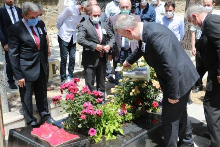 Şehit Aybüke öğretmen mezarı başında anıldı