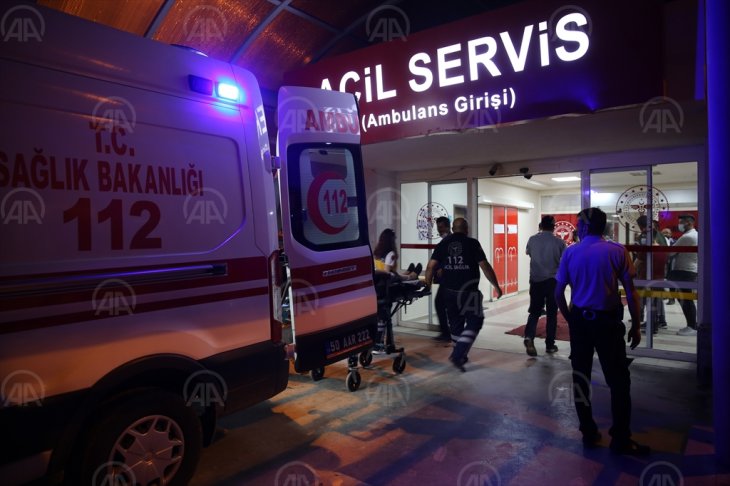 İşçi servisi ile otomobil çarpıştı: 9 yaralı