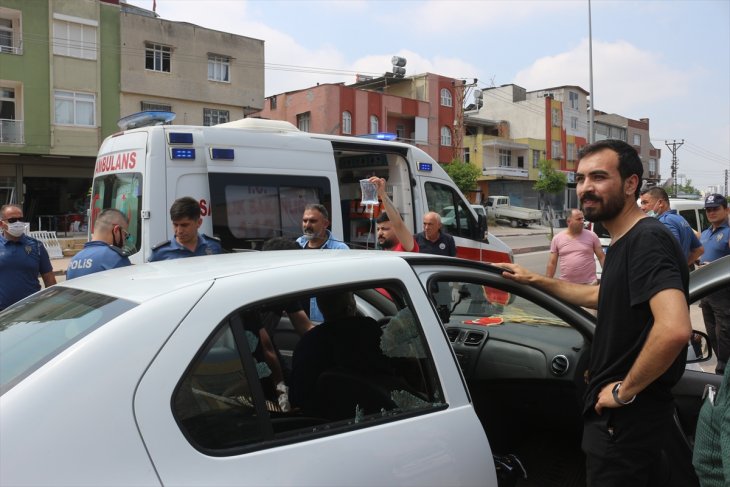 Annelerinin cenaze törenine giden iki kardeş, kuzenlerinin saldırısına uğradı