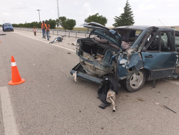 Konya’da bariyere çarpan otomobil bu hale geldi! Sürücü yaralı kurtuldu