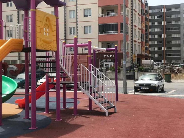 Parkta oynayan çocukta koronavirüs çıkıtı, 32 daireli bina karantinaya alındı