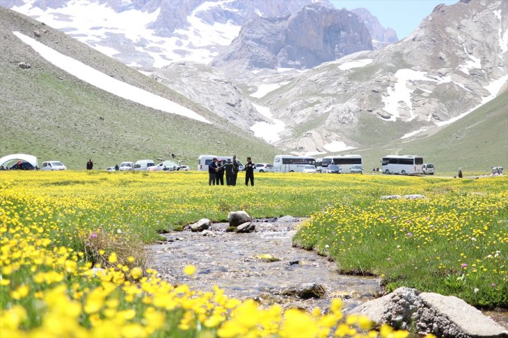 Konya sınırındaki Bolkar Dağları'na ziyaretçi akını