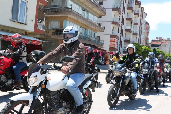 Motosiklet sevdalılarından jandarma teşkilatı için saygı sürüşü