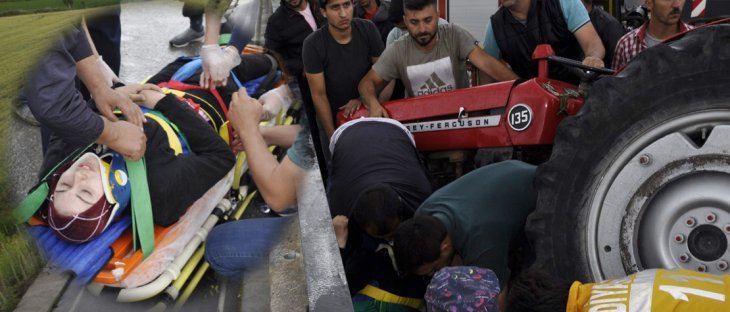 Konya'da traktörün altında kalan genç kız vinç yardımıyla kurtarıldı
