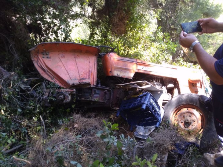 Uçuruma yuvarlanan traktördeki 5 kişiyi itfaiye ve AFAD kurtardı