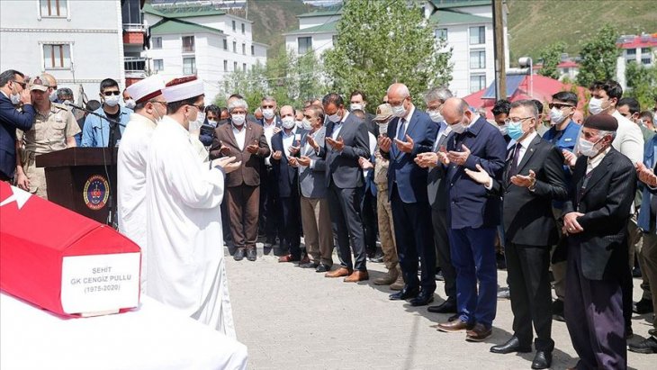 Depremde şehit olan güvenlik korucusu toprağa verildi