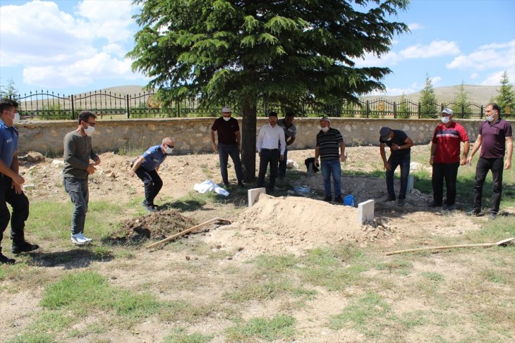 Konya'da cesedi toprağa gömülü bulunan çocuğun kimliği tespit edilemedi
