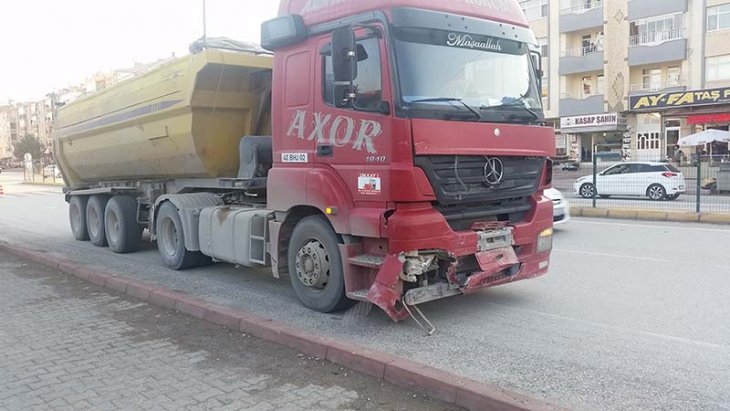 Konya'da hafif ticari araç TIR’la çarpıştı