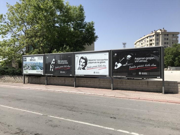 Konya'da 'Babalar Günü' ünlü sanatçıların sözlerinin yer aldığı afişlerle kutlanıyor