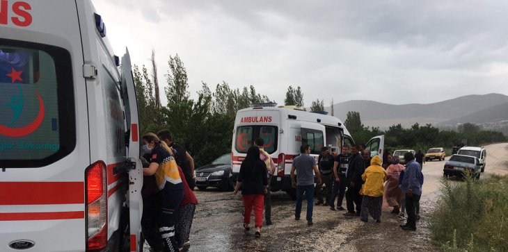 Konya’daki çilek bahçesinden dönen işçiler kaza yaptı: 1 ölü, 7 yaralı