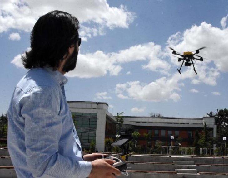 Konya’da bir üniversite, 3 kilo yük taşıyabilen multicopter üretti