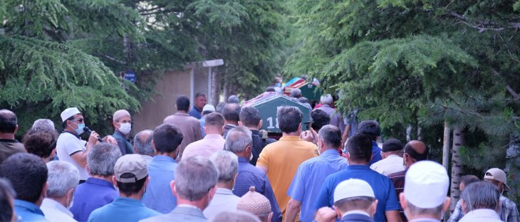 Konya'daki feci kazada ölen anne ile kızı toprağa verildi: Hastaneden dönüyorlarmış!