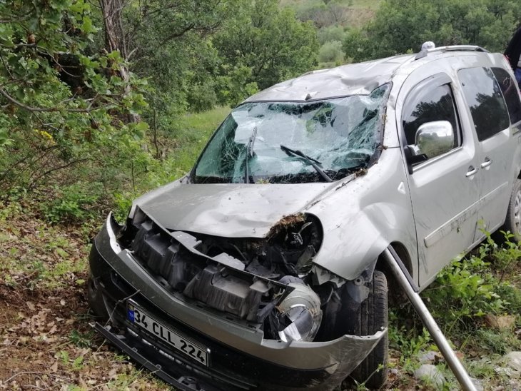 Şarampole devrilen kamyonette 7 kişi yaralandı