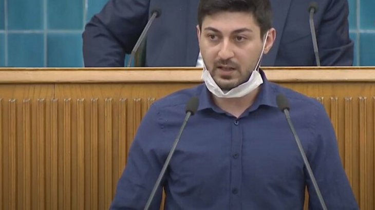 Meral Akşener'in 'işsiz ve ümitsiz' hikayesini anlattırdığı gencin yurt dışında lüks eğlence mekanlarında çekilmiş fotoğrafları çıktı