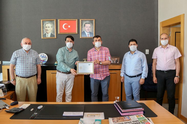 Bakan Kasapoğlu'ndan Meram Belediyespor'a teşekkür belgesi