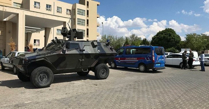 Evi terk eden dini nikahlı eşi ve babasını öldürdüğü iddia edilen şüpheli yakalandı