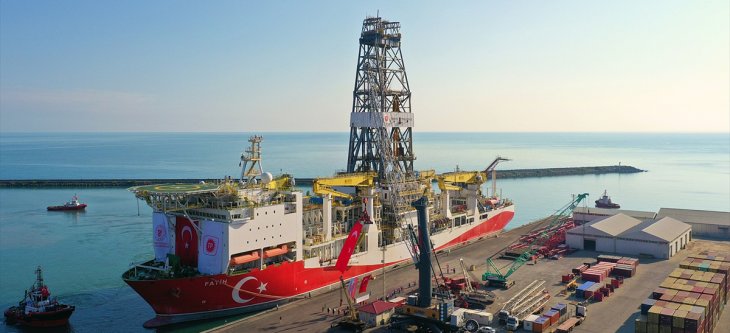 İlk yerli sondaj gemimiz 'Fatih' Trabzon Limanı'ndan ayrıldı