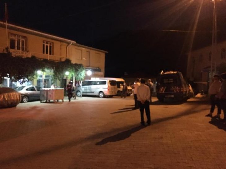 Devrilen traktörün altında kalan sürücü hayatını kaybetti