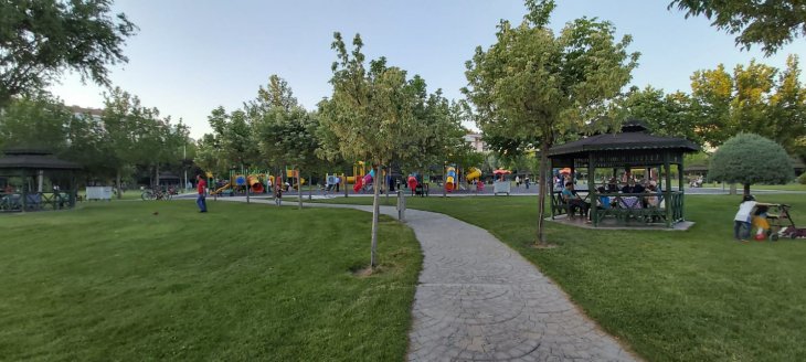Konya’da yasak bitti, vatandaşlar parklara akın etti