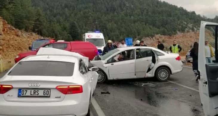 Konya - Antalya yolunda feci kaza: 4 ölü, 2 yaralı