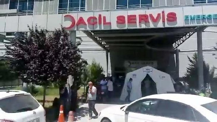 Komşu ailelerin duvar kavgası hastanede bitti: 13 yaralı