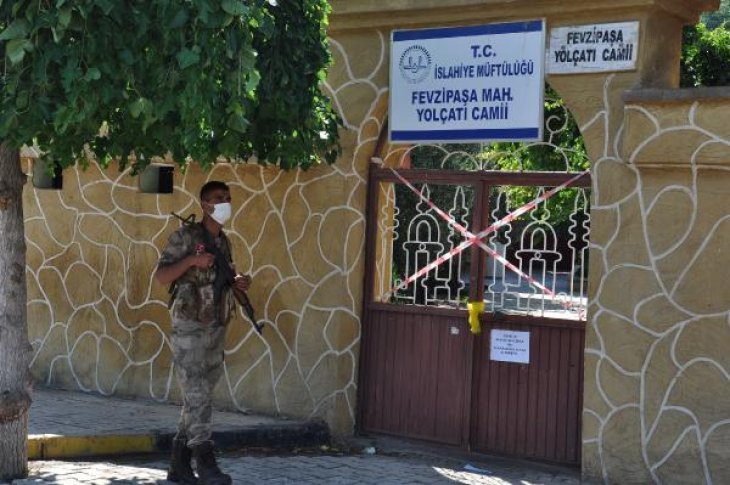 İmamın asker adayı oğlunun testi pozitif çıktı, 68 kişi karantinaya alındı, cami kapatıldı