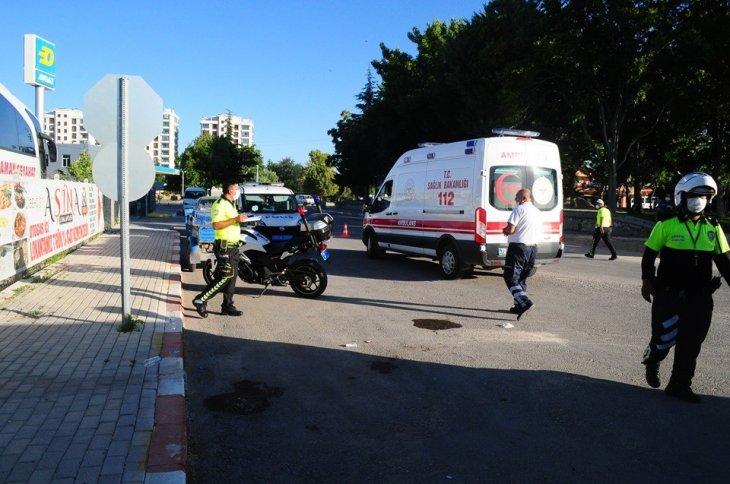 Karaman’da devrilen üç tekerli motosikletteki 4 kişi yaralandı