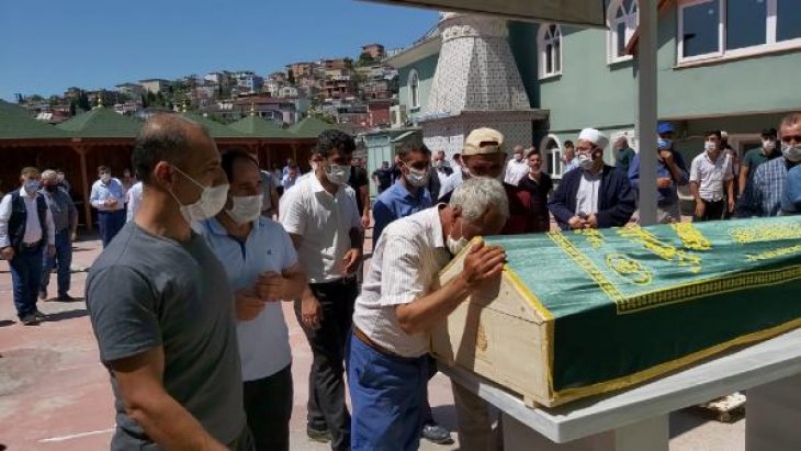 Yokuş aşağı kayarken otobüsün altında kalan küçük Hüseyin, toprağa verildi