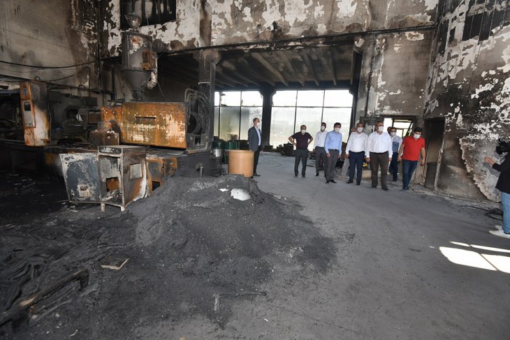 Başkan Kılca'dan yangında zarar gören fabrikaya ziyaret