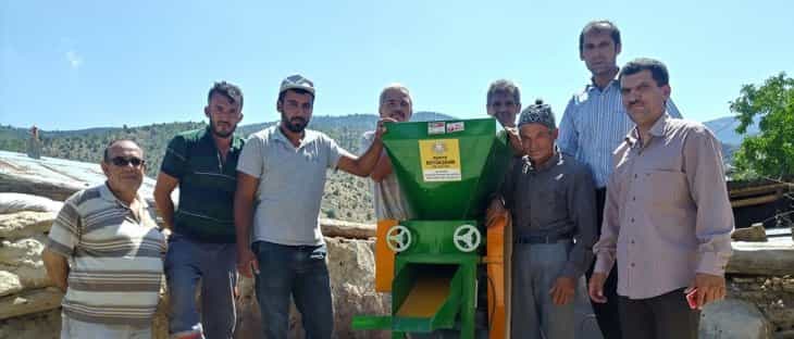 Hadim'de çiftçilere üzüm sıkma makinesi verildi