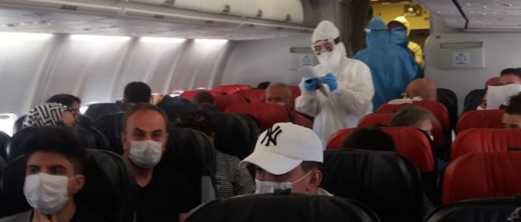 Uçakta koronavirüs paniği