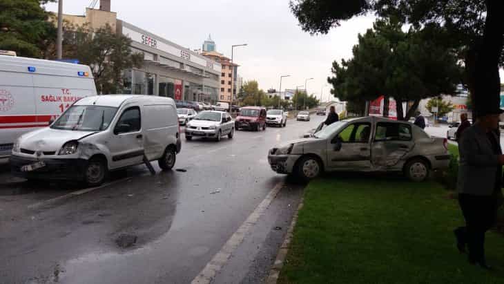 Konya’da iki araç çarpıştı: 2 yaralı