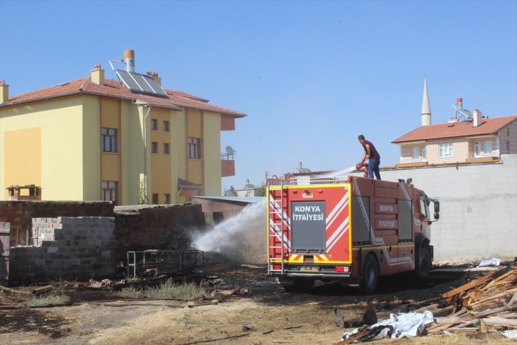 Konya'da kuru otların tutuşmasıyla başlayan yangın bahçeyi kül etti
