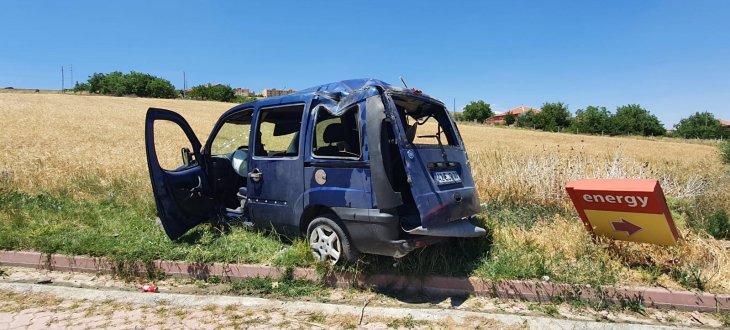 Konya plakalı hafif ticari araç devrildi, sürücüsü hayatını kaybetti