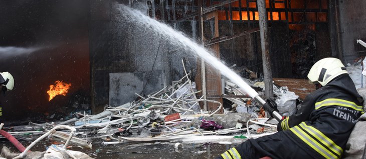 Konya'da sanayi sitesindeki yangın yeniden başladı