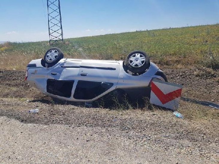 Virajı alamayan otomobil şarampole devrildi: Genç kız öldü, 4 kişi yaralandı